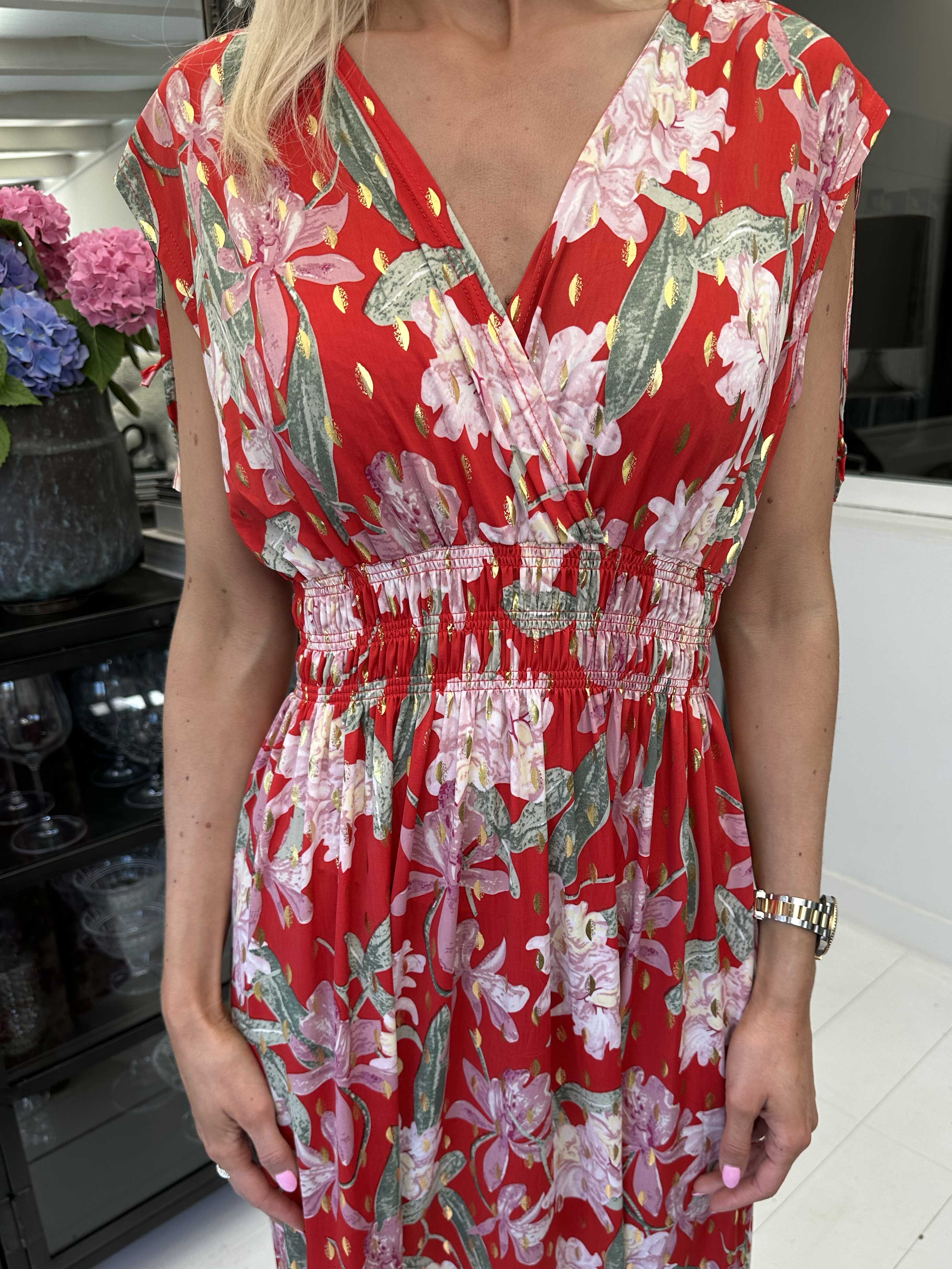 Pams Flower Sleeveless - Lang blomstret kjole i krølfrit stof